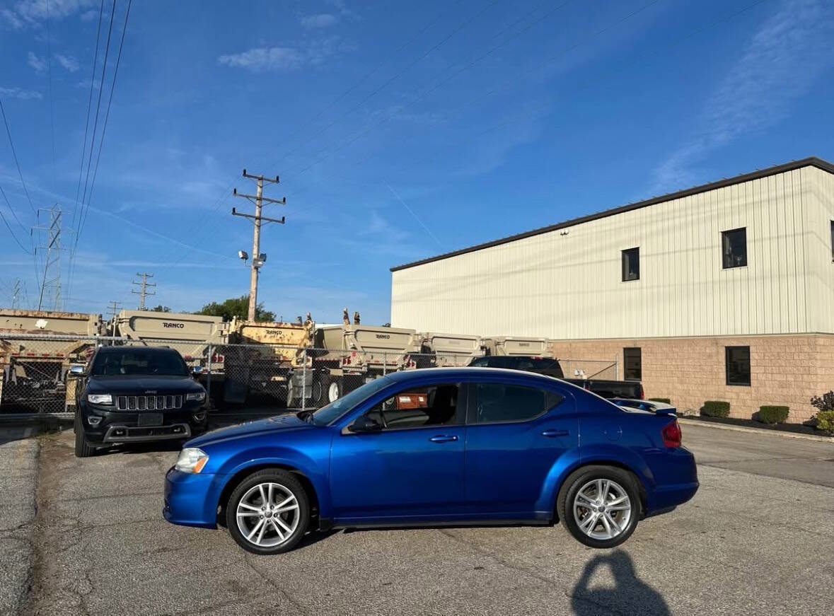 Used 2013 Dodge Avenger SE image 2
