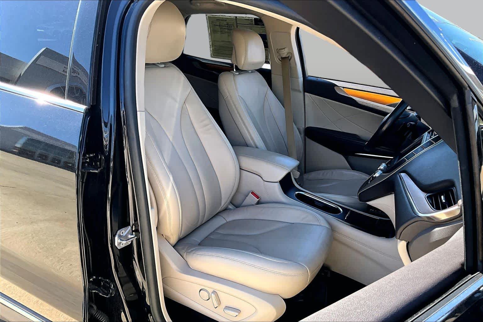 Used 2019 Lincoln MKC Select w/ Select Plus Package FWD image 8
