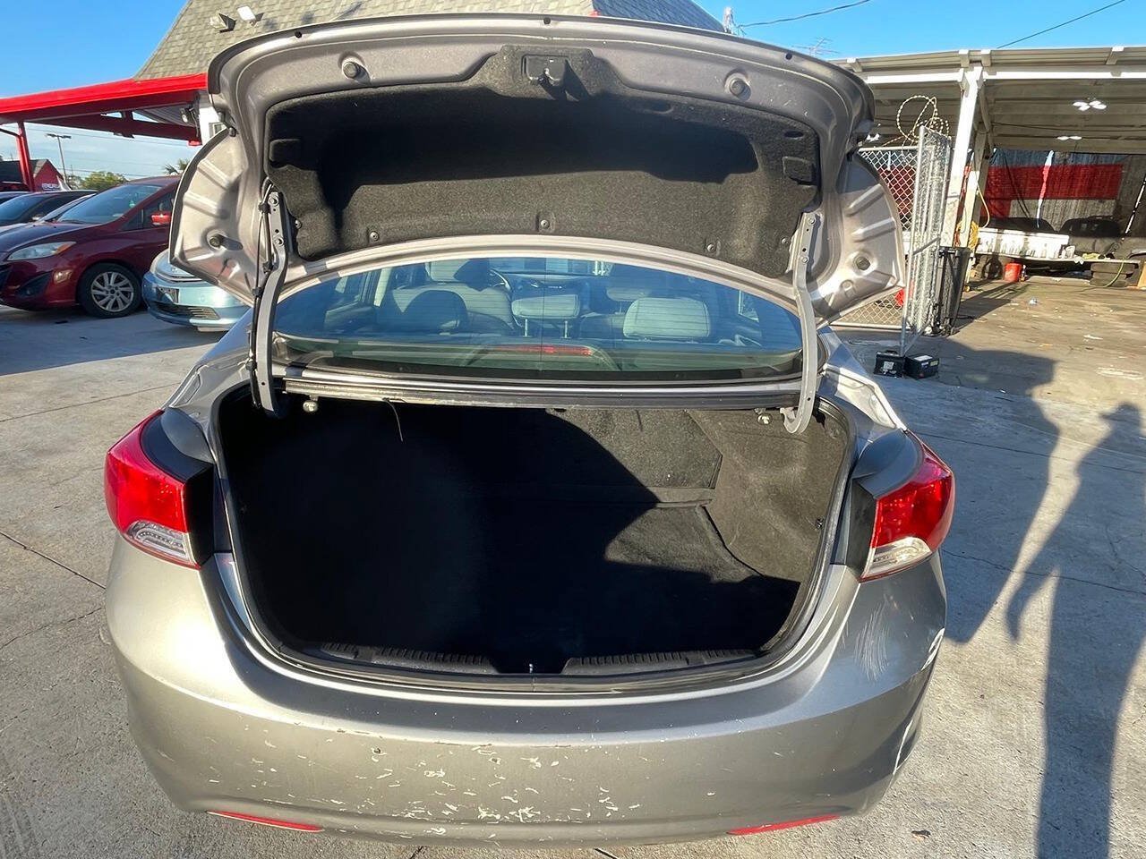 Used 2012 Hyundai Elantra GLS w/ Preferred Pkg 3 FWD image 3