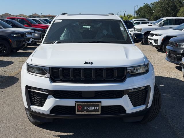New 2026 Jeep Grand Cherokee L Limited w/ Limited Altitude Package AWD/4WD video 3