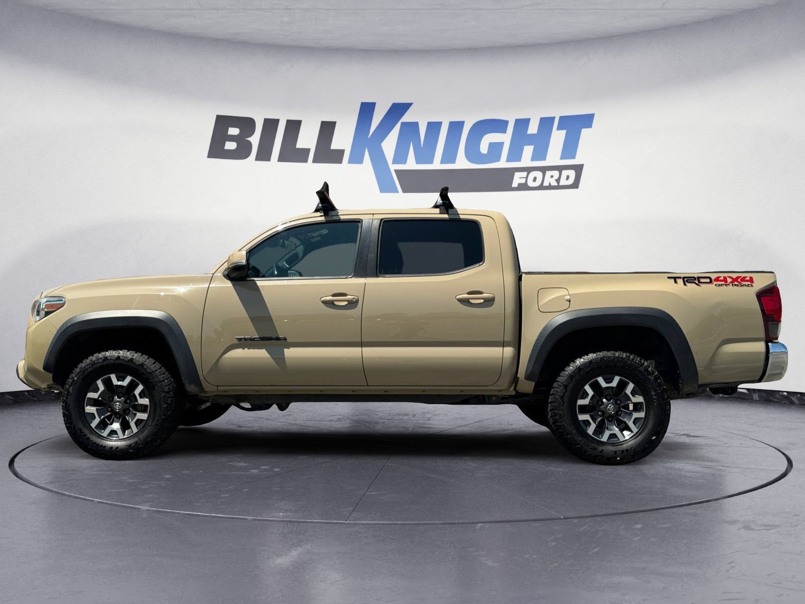 Used 2019 Toyota Tacoma TRD Off-Road AWD/4WD image 2