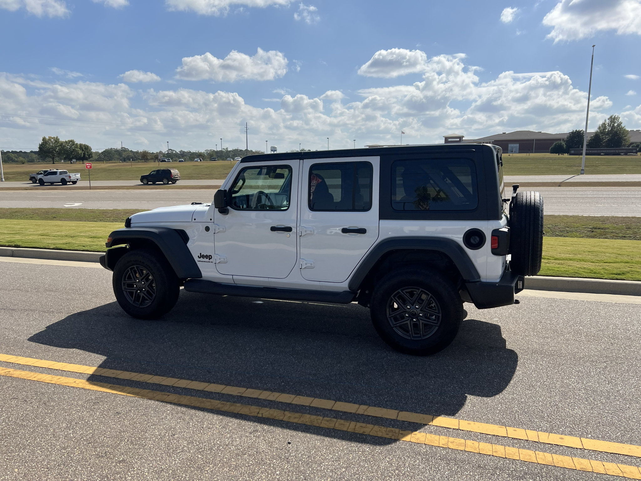 Used 2025 Jeep Wrangler Unlimited Sport AWD/4WD image 7