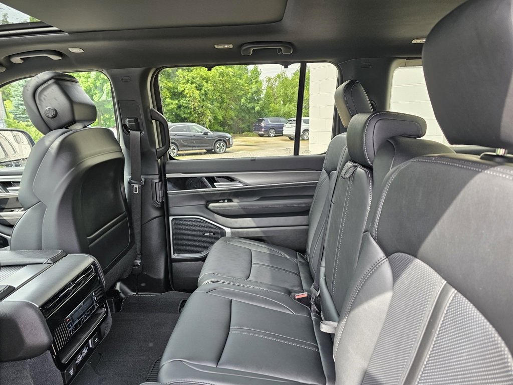 New 2025 Jeep Wagoneer Series II w/ Convenience Group I image 38