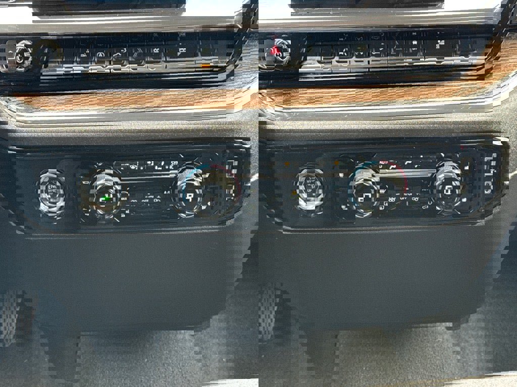 Used 2023 Chevrolet Silverado 1500 LT image 11