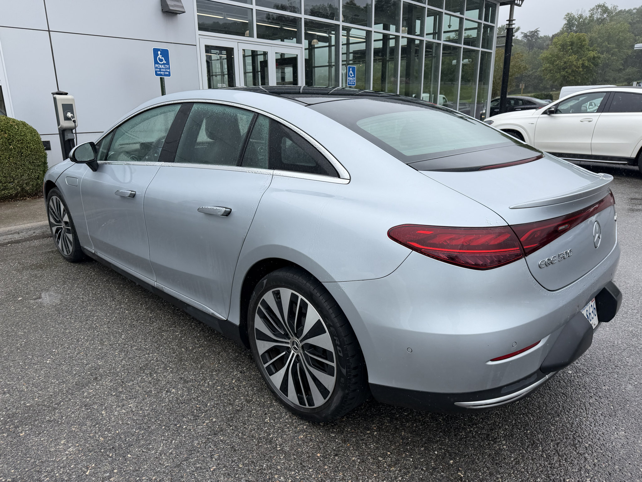 Used 2023 Mercedes-Benz EQE 500 4MATIC Sedan image 4
