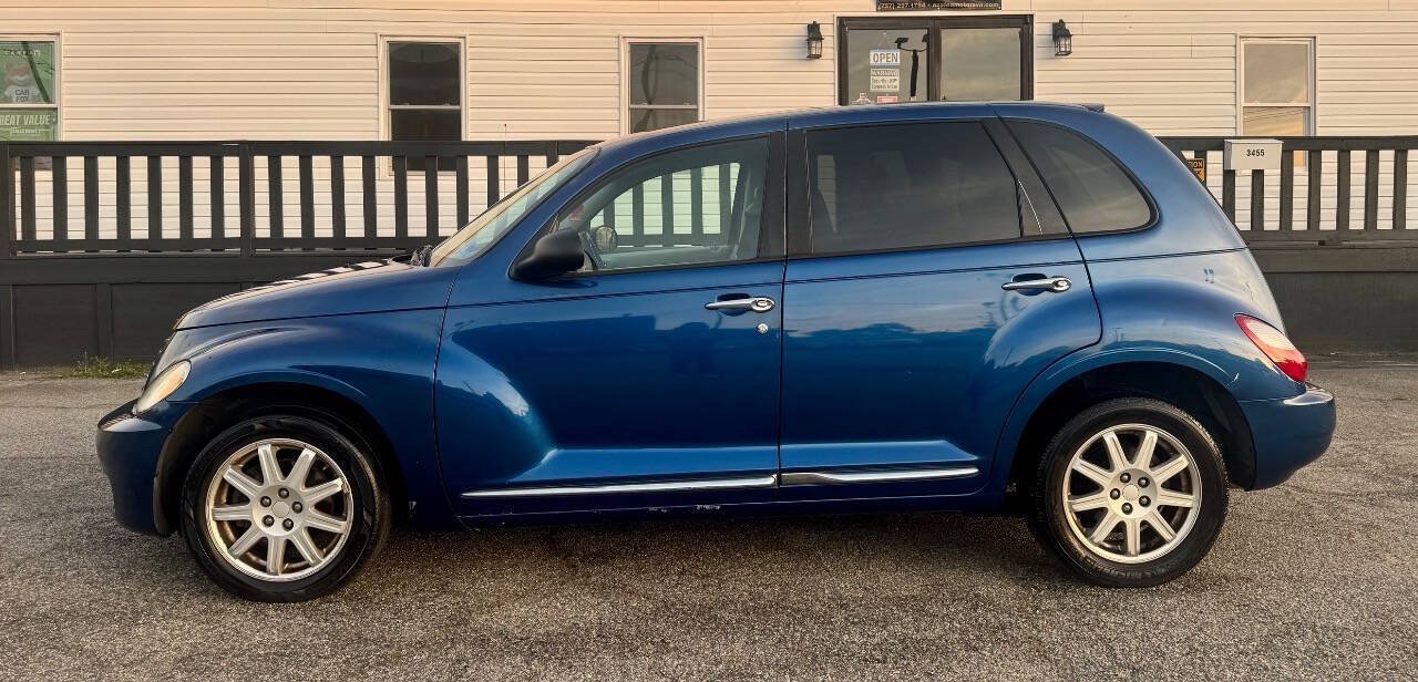 Used 2010 Chrysler PT Cruiser FWD image 2