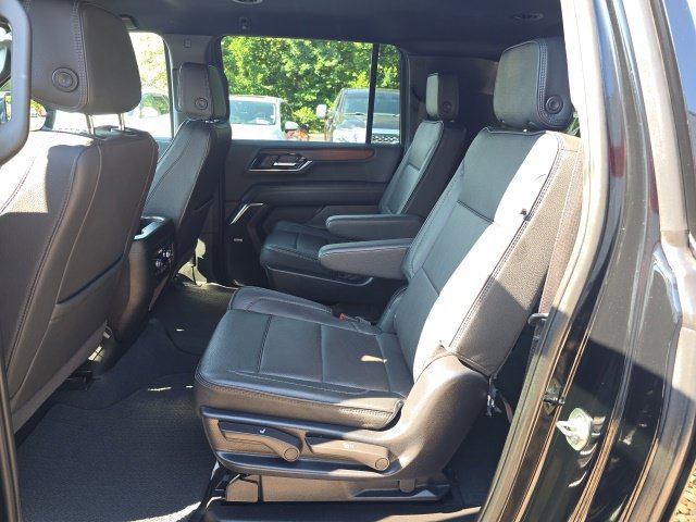 Used 2025 GMC Yukon XL Denali AWD/4WD image 14