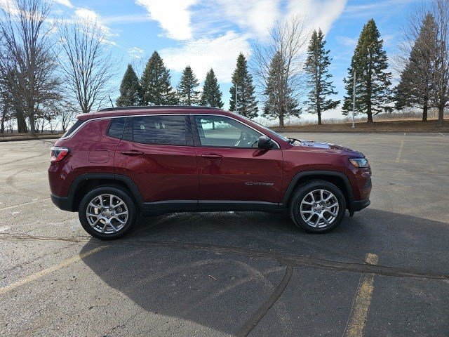 Used 2022 Jeep Compass Latitude image 7