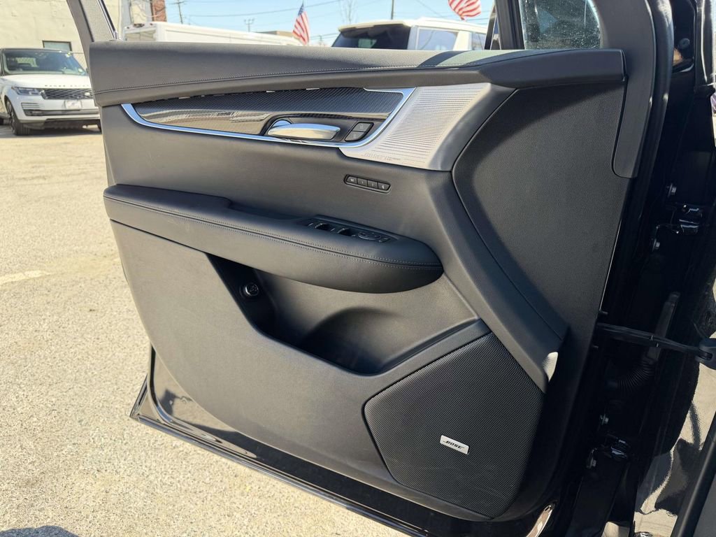 Used 2025 Cadillac XT6 Sport w/ LPO, Floor Liner Package image 23