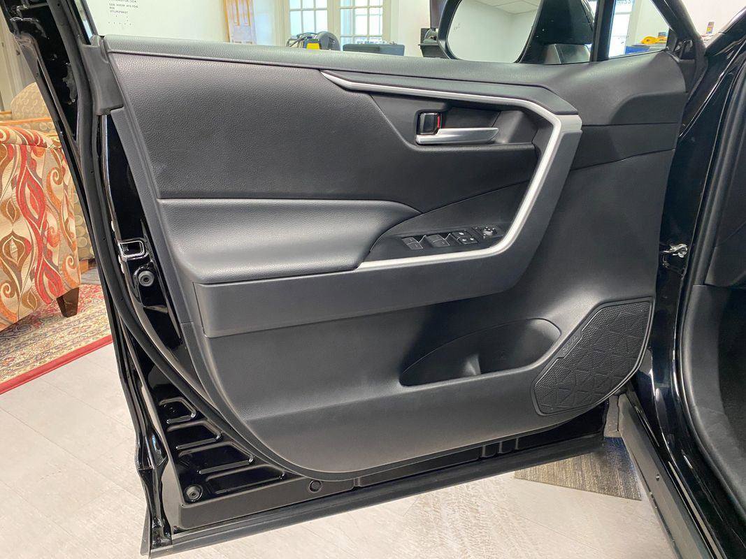 Used 2025 Toyota RAV4 XLE image 11