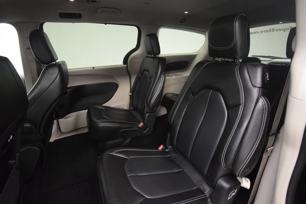 Used 2023 Chrysler Pacifica Touring-L FWD image 21