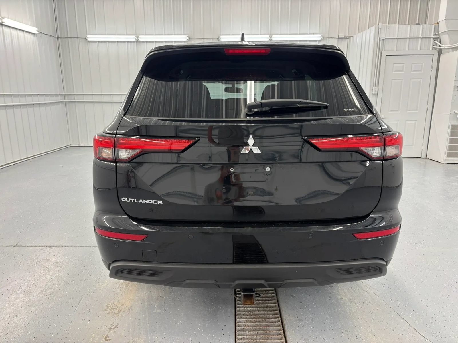 Used 2024 Mitsubishi Outlander ES AWD/4WD image 5