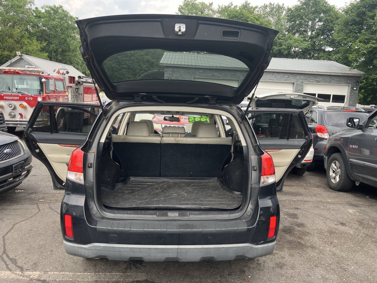 Used 2010 Subaru Outback 3.6R Limited AWD/4WD image 38