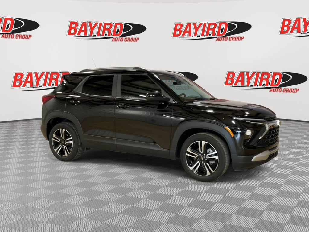 Used 2026 Chevrolet TrailBlazer LT w/ LT Cold Weather Package FWD image 2