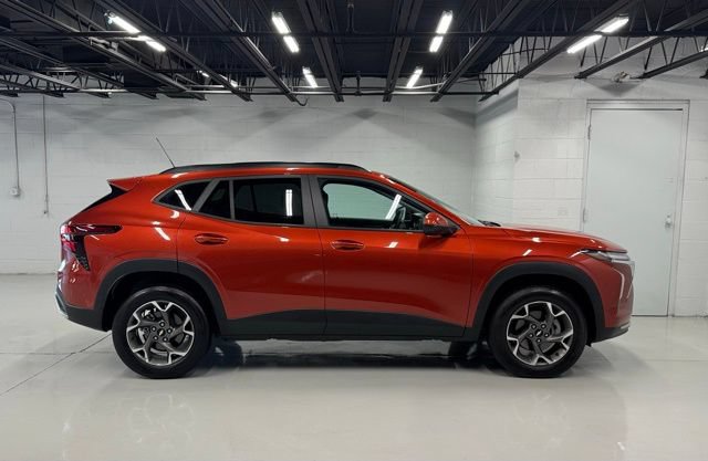 Used 2024 Chevrolet Trax LT w/ LT Convenience Package FWD image 6