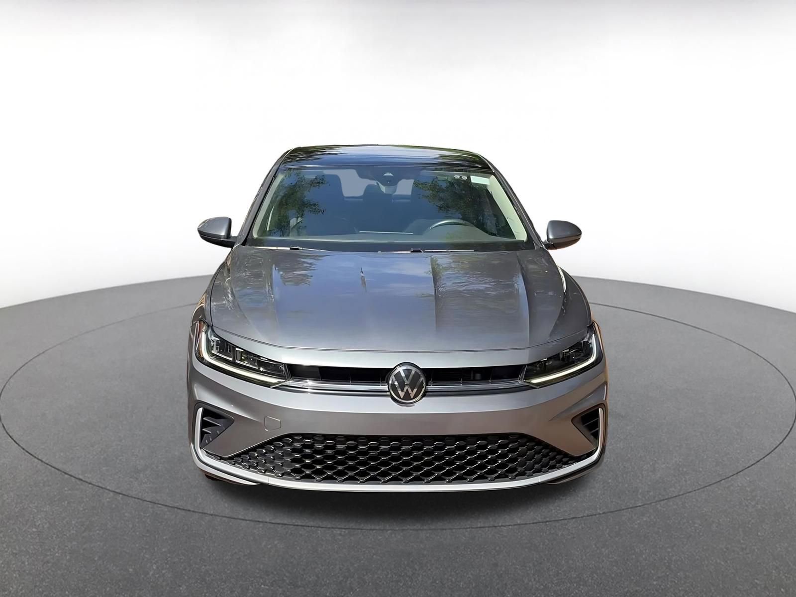 Used 2025 Volkswagen Jetta SE image 4