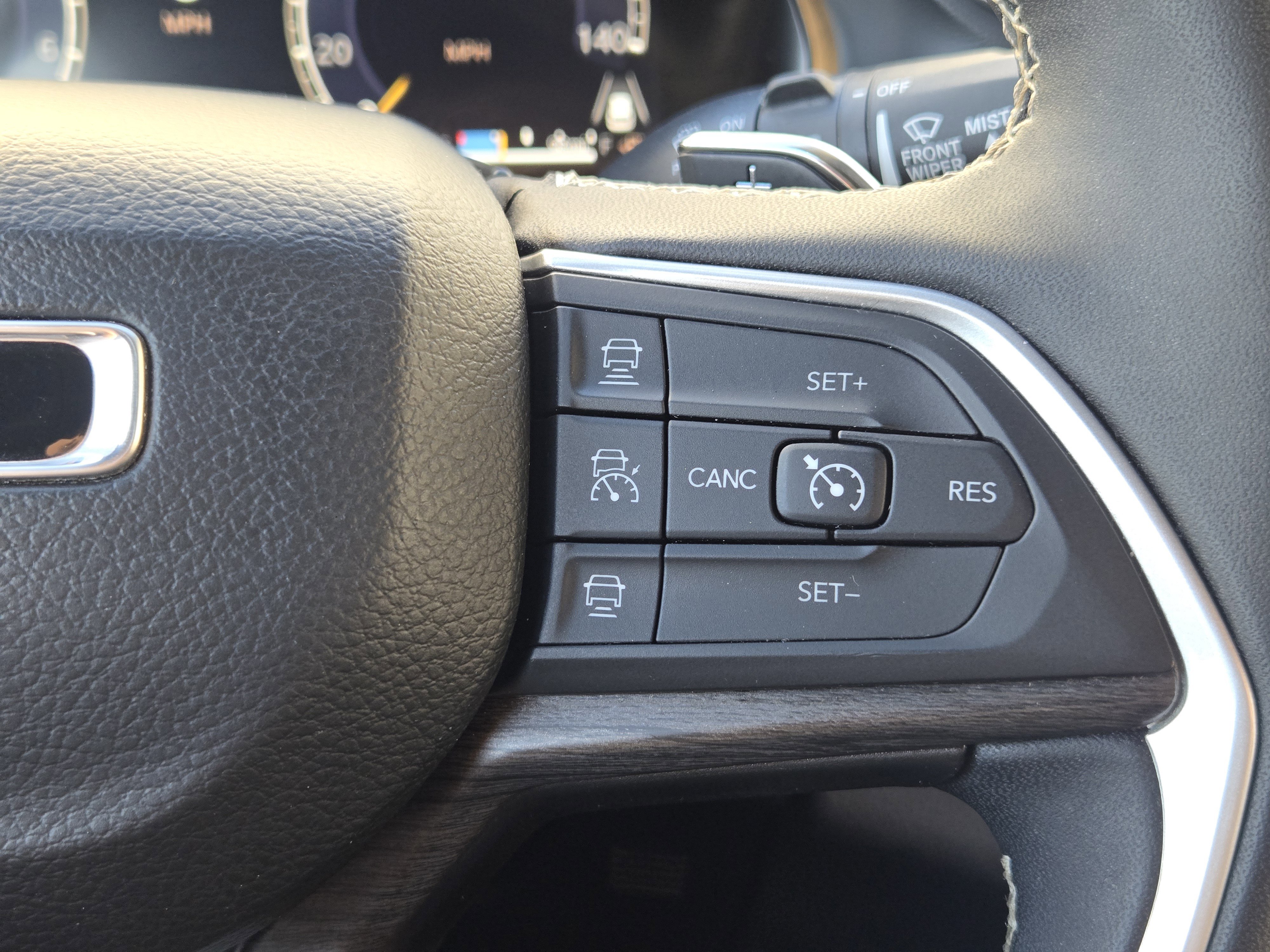 Used 2024 Jeep Grand Cherokee L Limited w/ Luxury Tech Group II image 32