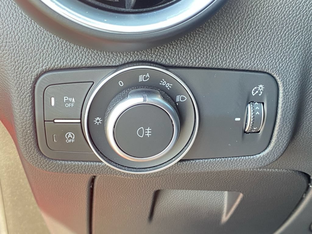 Used 2023 Alfa Romeo Stelvio Sprint RWD image 24