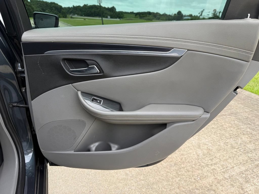 Used 2018 Chevrolet Impala LT FWD image 12