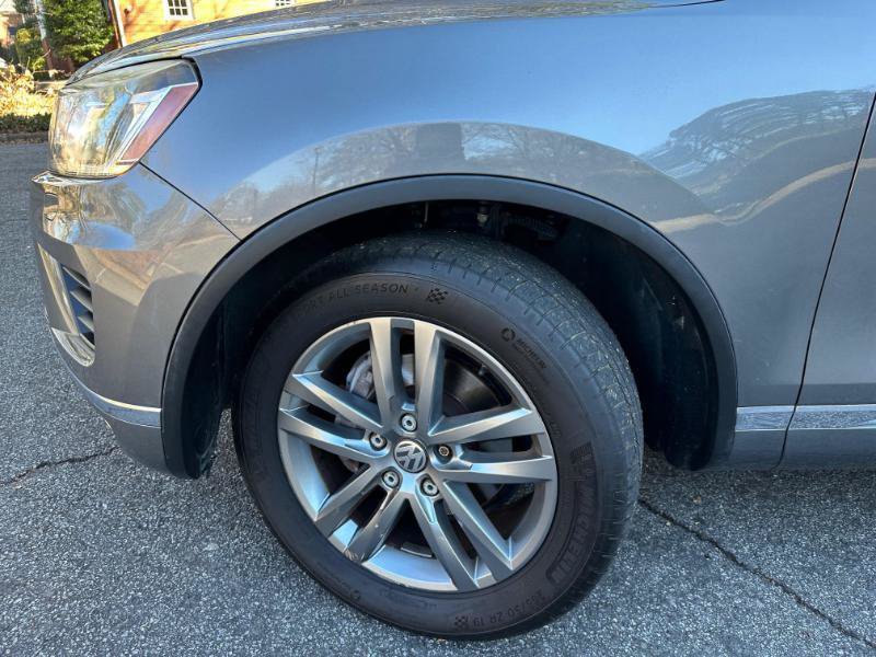 Used 2015 Volkswagen Touareg VR6 AWD/4WD image 3