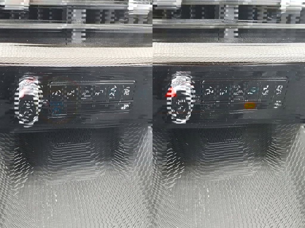 Used 2025 Ford Explorer Active image 27