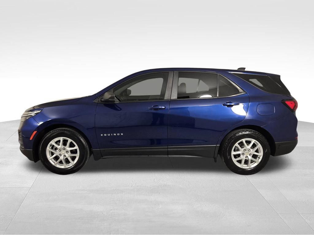 Used 2022 Chevrolet Equinox LS w/ LS Convenience Package FWD image 4
