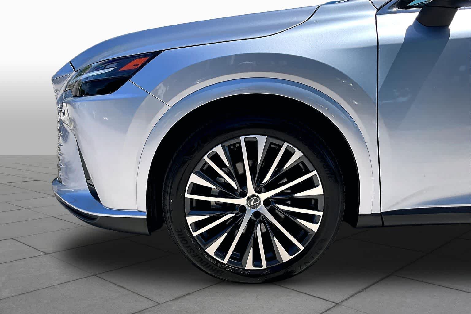 Used 2025 Lexus RX 350 Premium Plus w/ Accessory Package (K3) FWD image 11