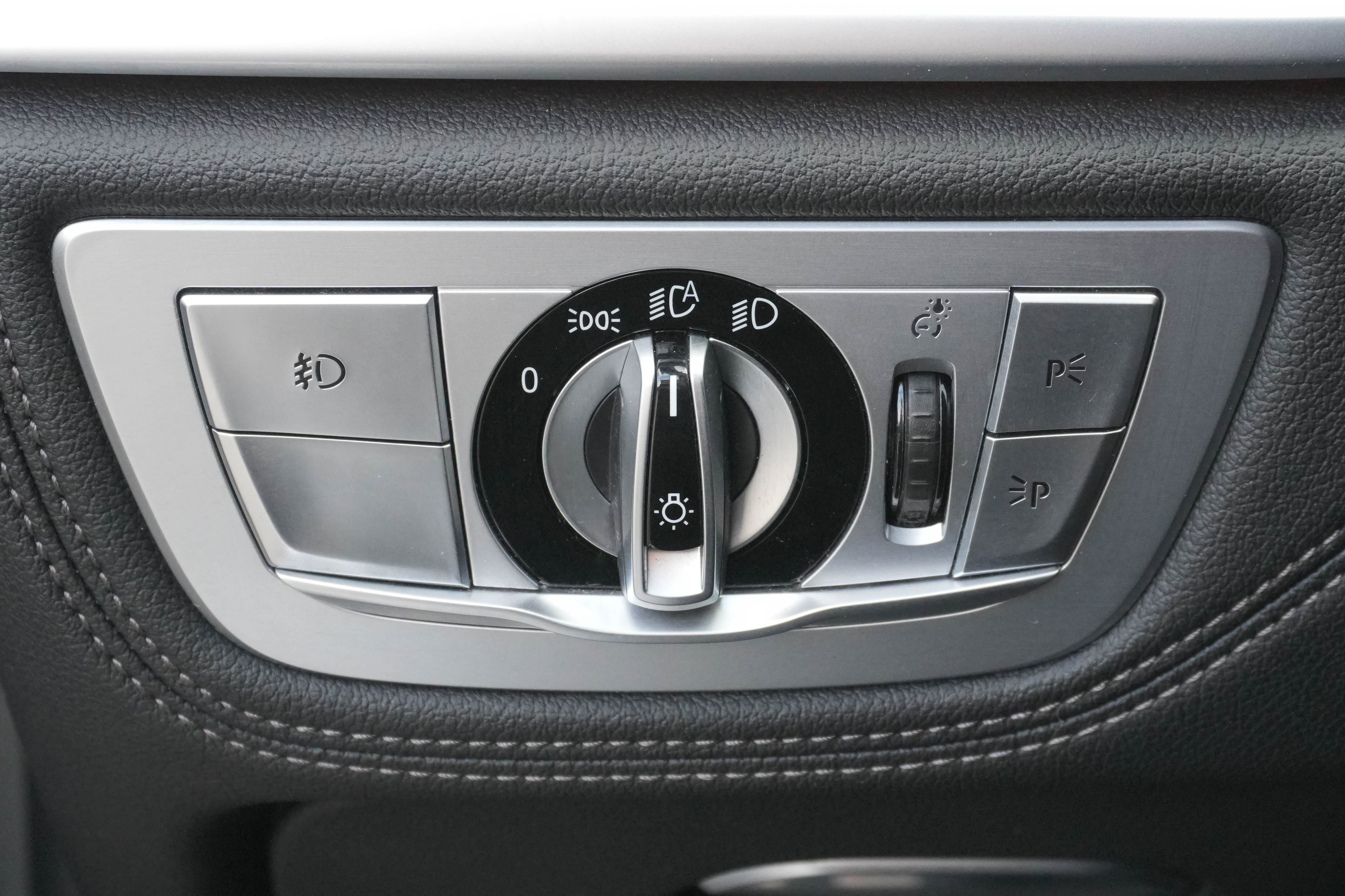 Used 2019 BMW 740i w/ M Sport Package image 17