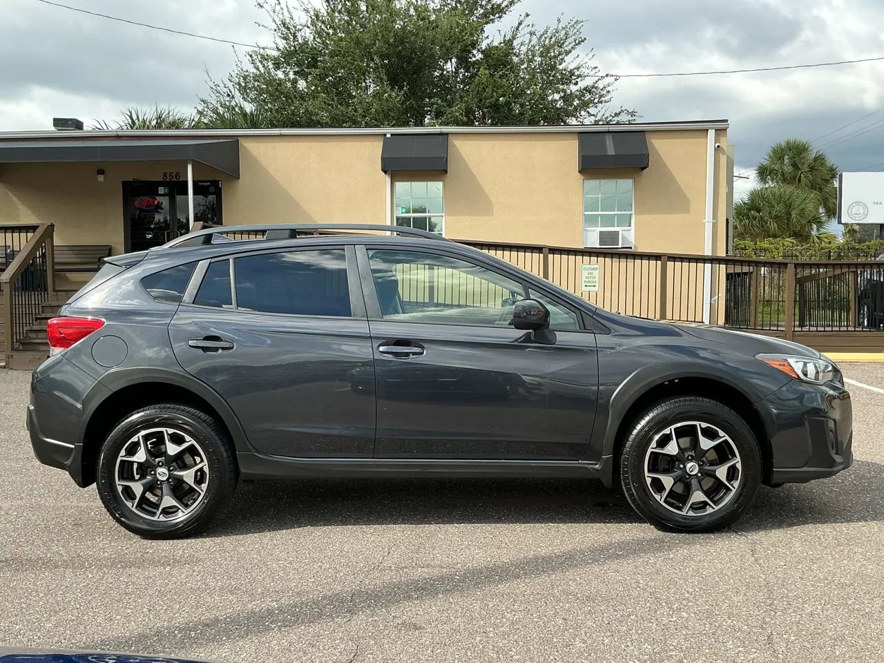 Used 2018 Subaru Crosstrek 2.0i Premium w/ Eyesight System image 4