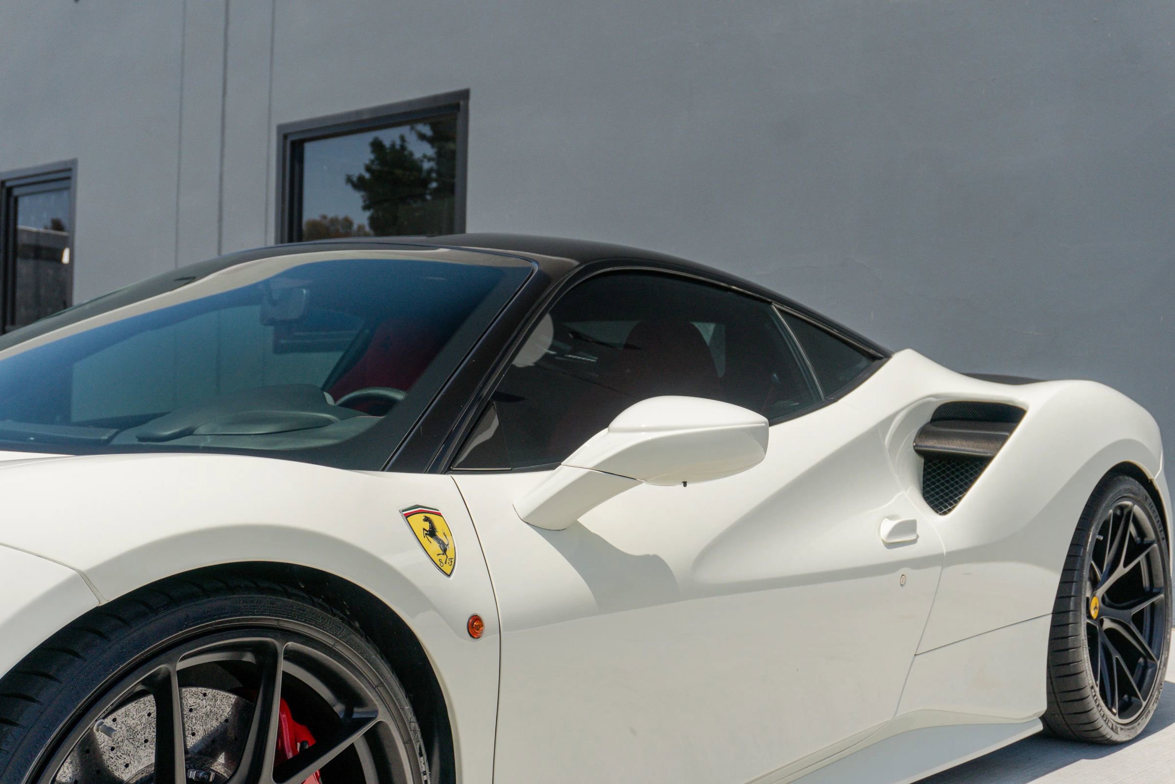 Used 2018 Ferrari 488 GTB RWD image 28