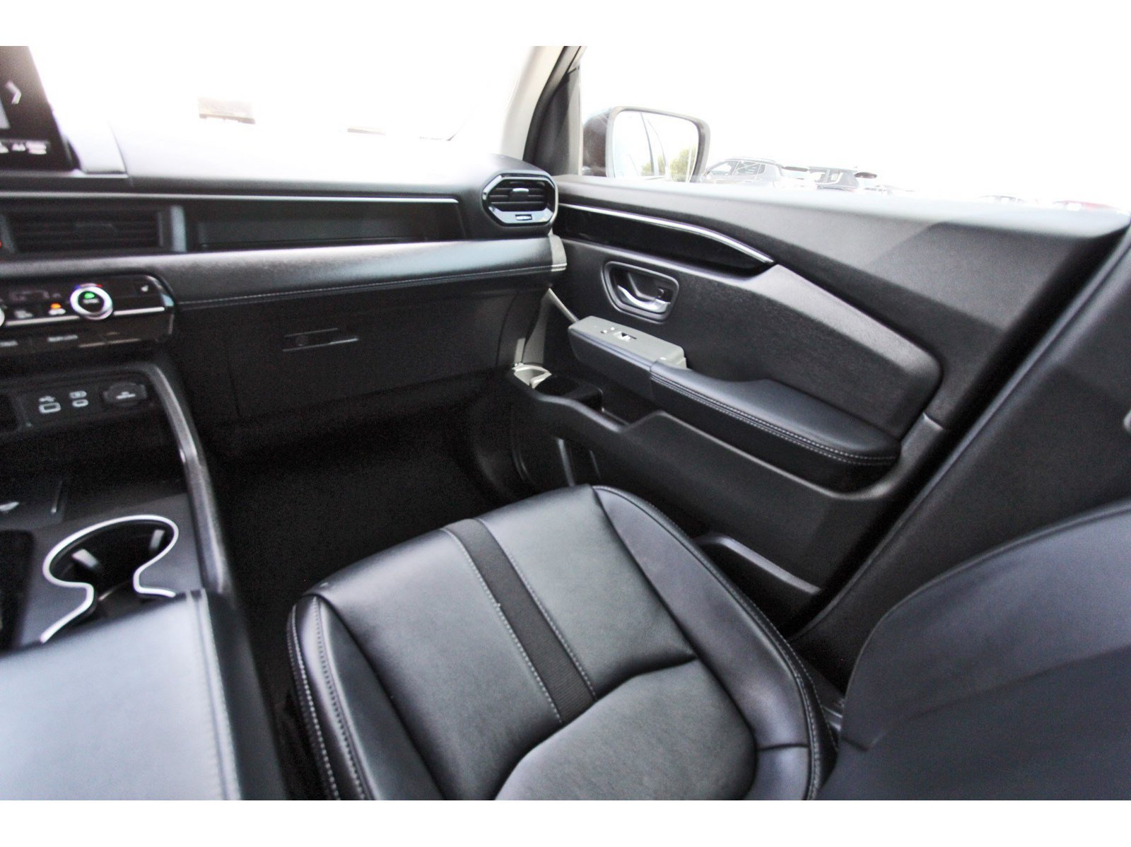 Used 2025 Honda Pilot EX-L image 11
