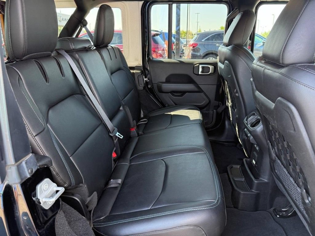 Used 2022 Jeep Wrangler Unlimited Rubicon 4xe w/ Cold Weather Group AWD/4WD image 7