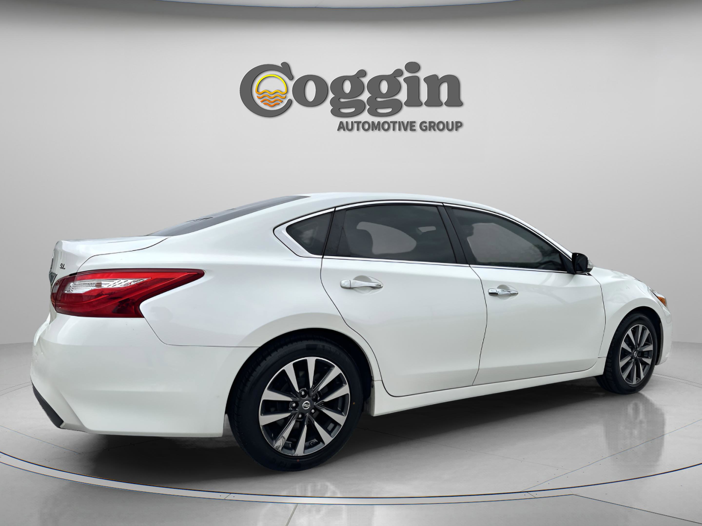 Used 2017 Nissan Altima 2.5 SL w/ Moonroof Package image 6