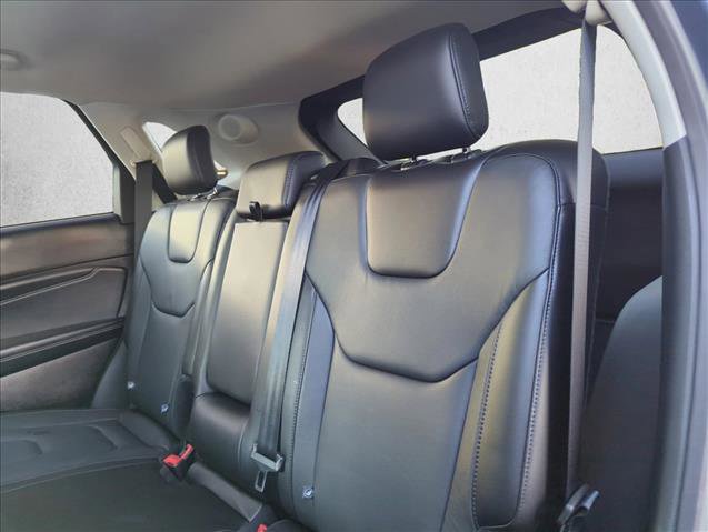 Used 2019 Ford Edge Titanium image 23