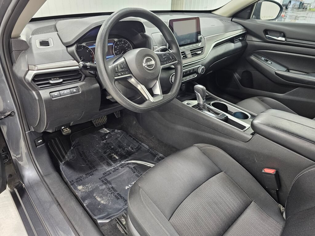 Used 2024 Nissan Altima 2.5 SV FWD image 25