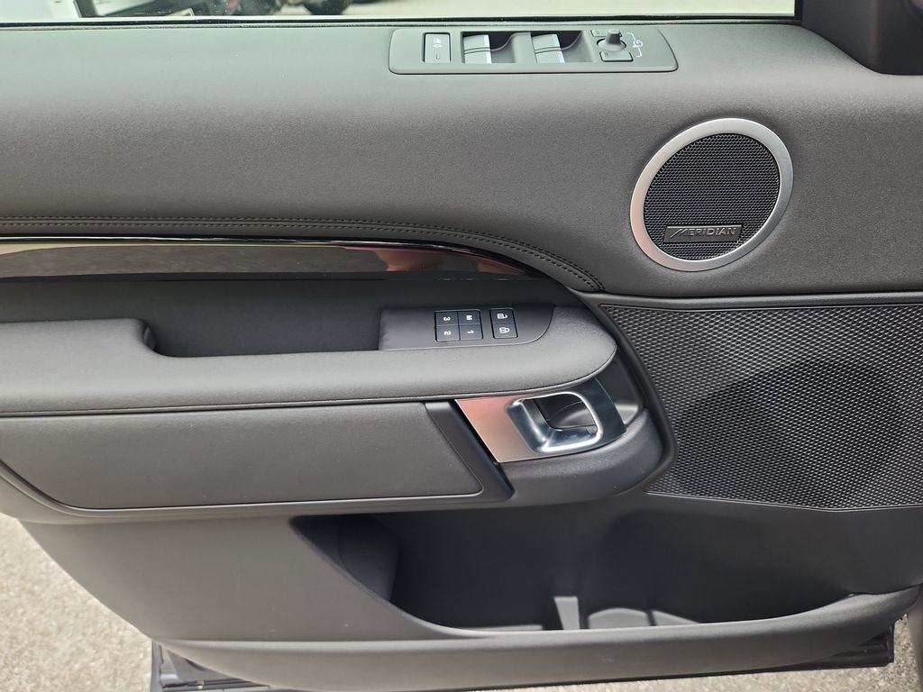 New 2026 Land Rover Discovery S AWD/4WD image 24
