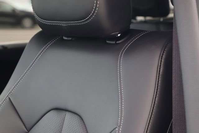 Used 2026 Chrysler Pacifica Select image 15