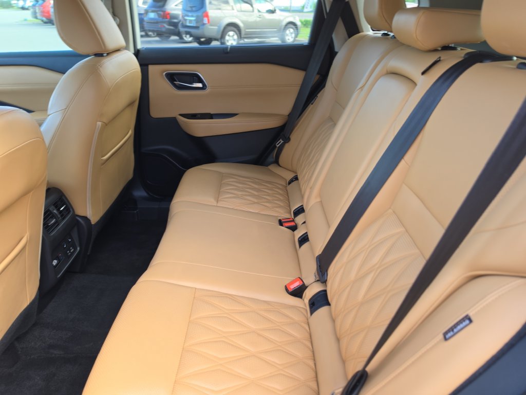 Used 2021 Nissan Rogue Platinum FWD image 14