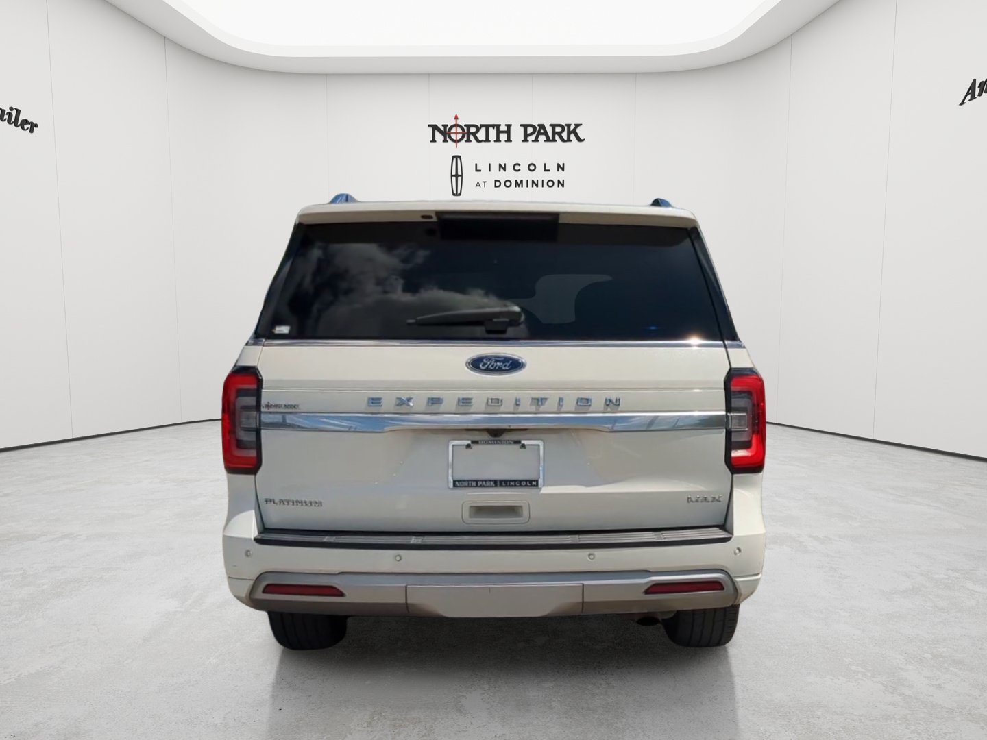 Used 2023 Ford Expedition Max Platinum AWD/4WD image 4