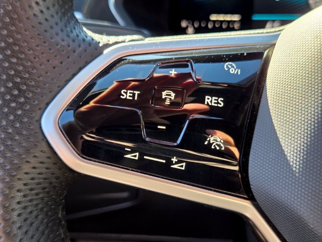 Used 2022 Volkswagen Tiguan SE R-Line FWD image 33