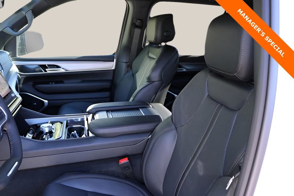 New 2025 Jeep Wagoneer L Series II AWD/4WD image 13
