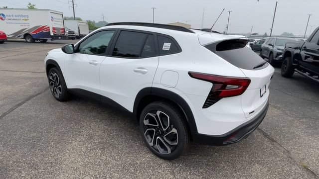 New 2026 Chevrolet Trax RS w/ Sunroof Package FWD image 8
