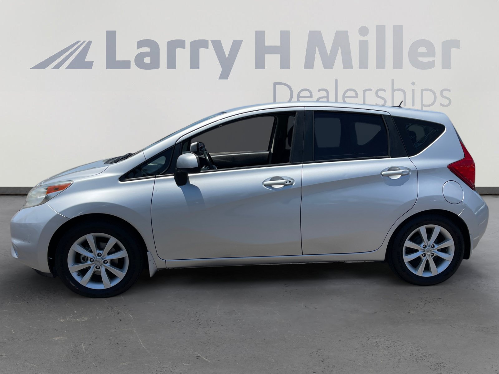 Used 2014 Nissan Versa Note SV w/ SL Package FWD image 2