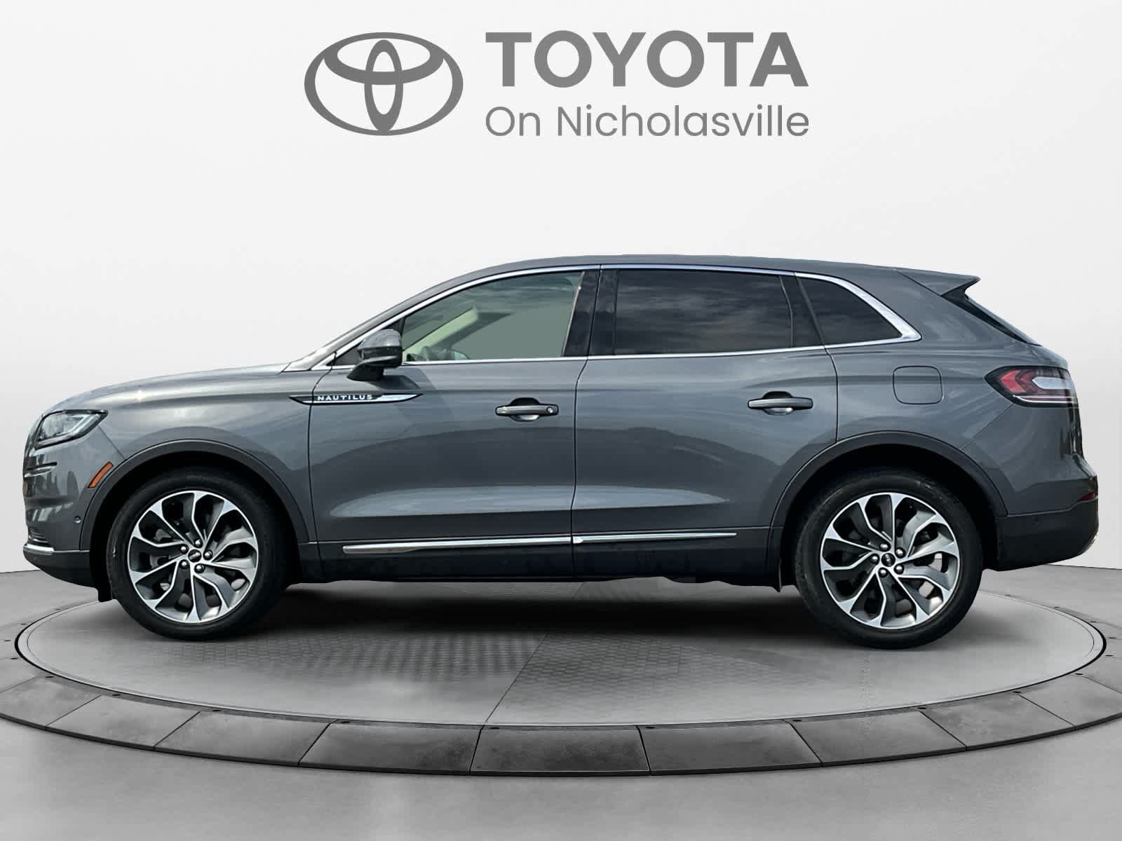 Used 2023 Lincoln Nautilus Reserve w/ Equipment Group 201A AWD/4WD image 2
