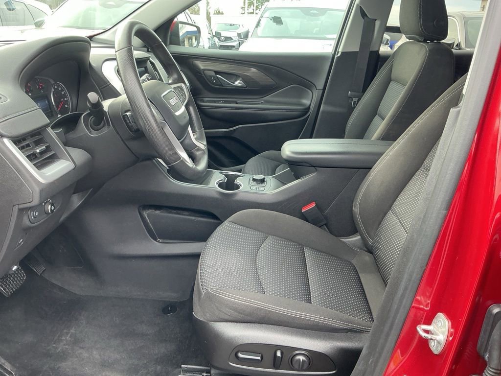 Used 2024 GMC Terrain SLE w/ Driver Convenience Package image 8