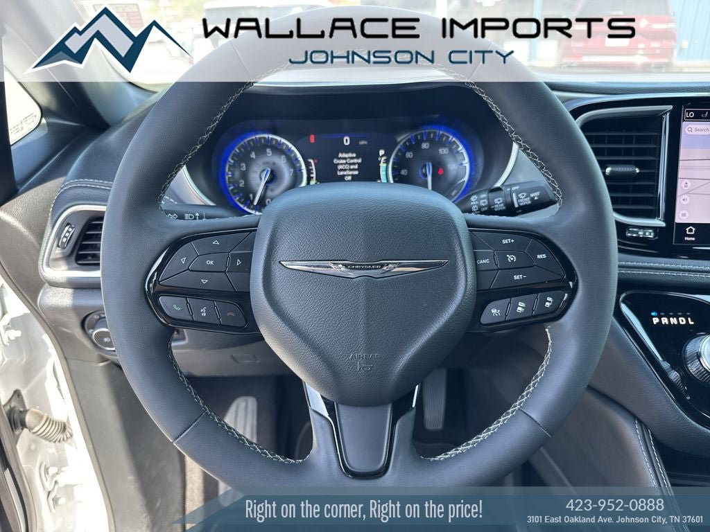 Used 2025 Chrysler Pacifica Limited FWD image 29