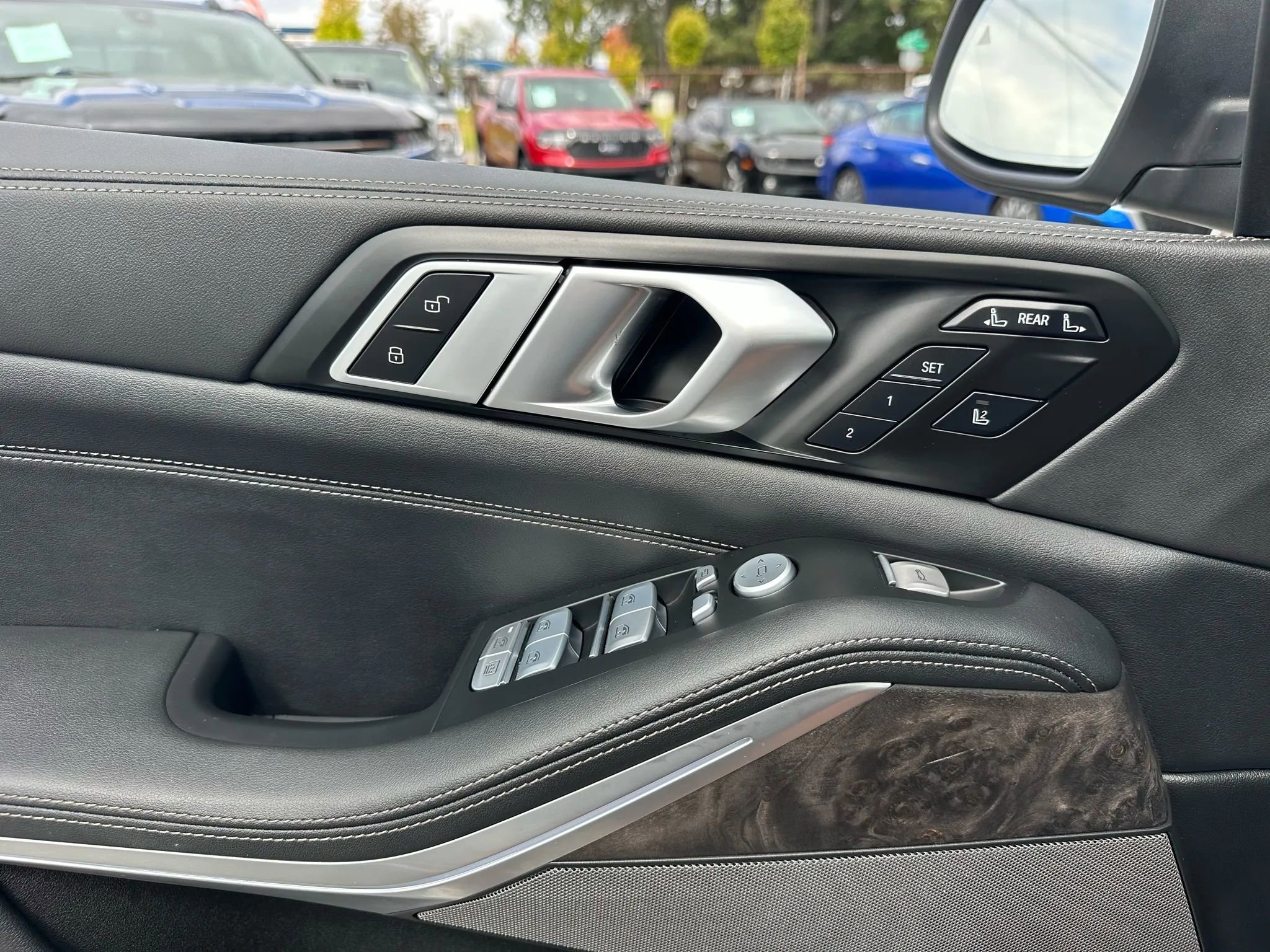 Used 2025 BMW X7 xDrive40i AWD/4WD image 34