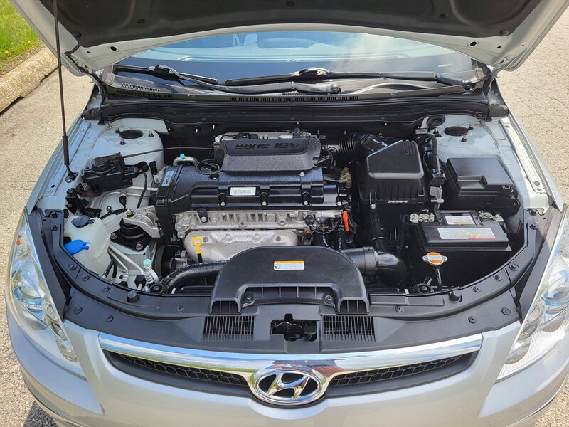 Used 2011 Hyundai Elantra GLS image 11