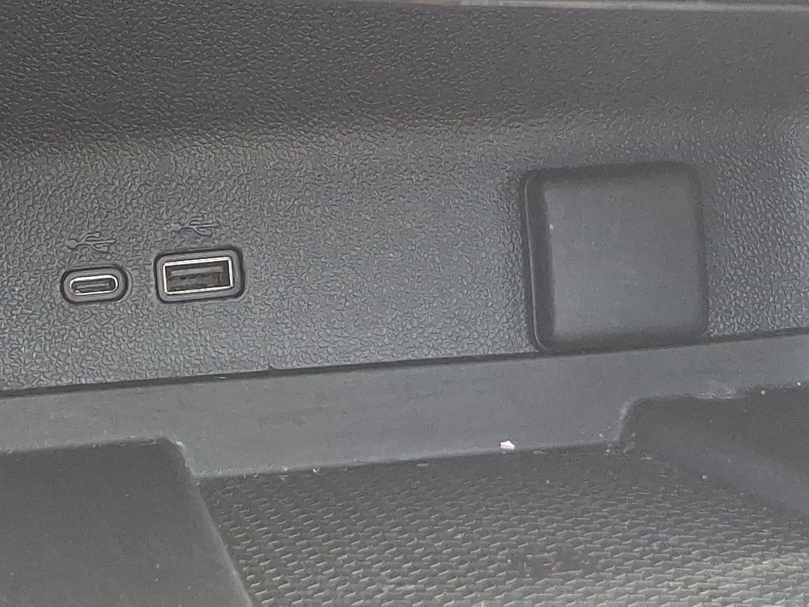 Used 2025 Chevrolet Traverse RS w/ LPO, Floor Liner Package FWD image 27