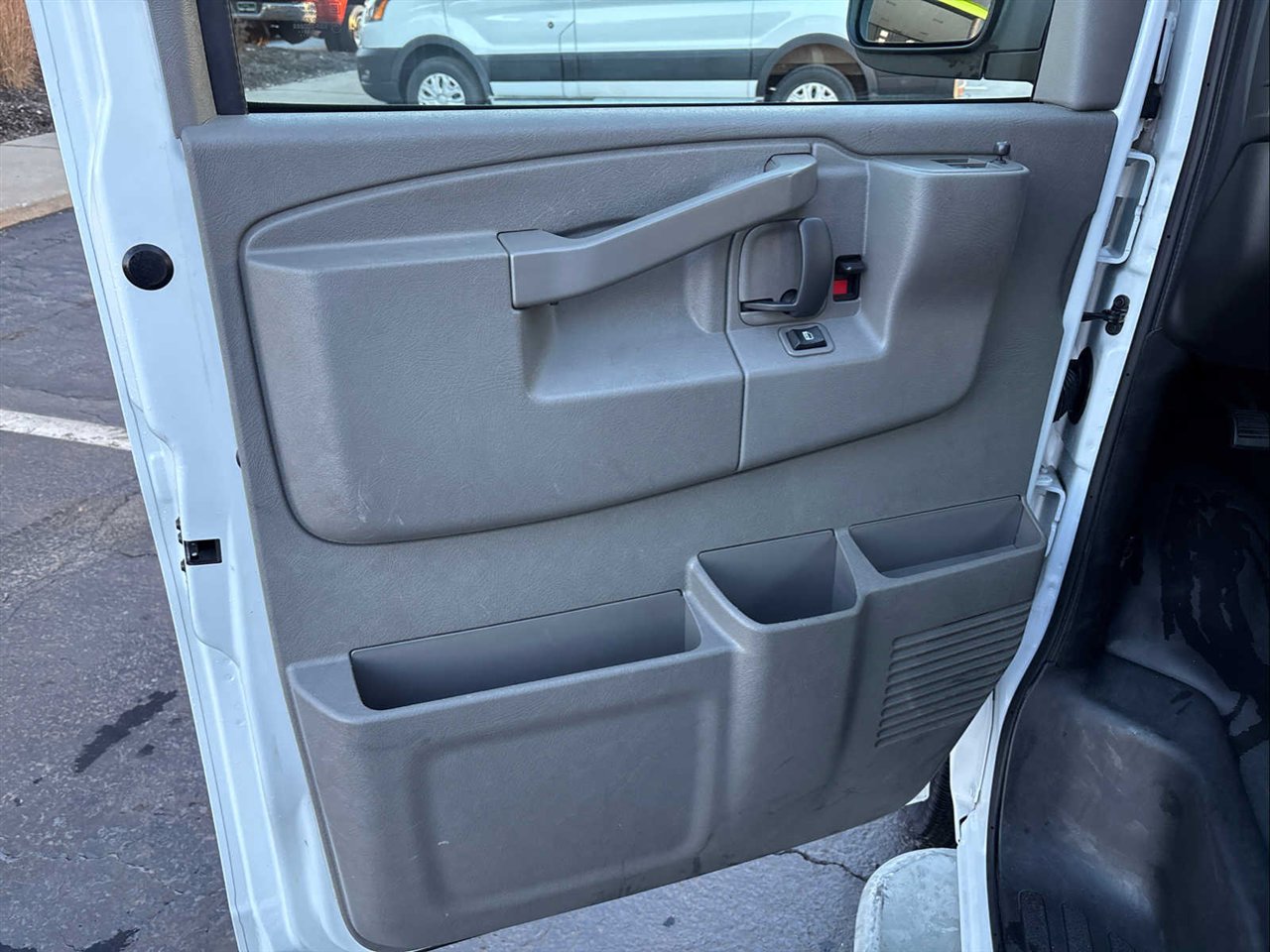 Used 2024 Chevrolet Express 2500 w/ Driver Convenience Package image 18